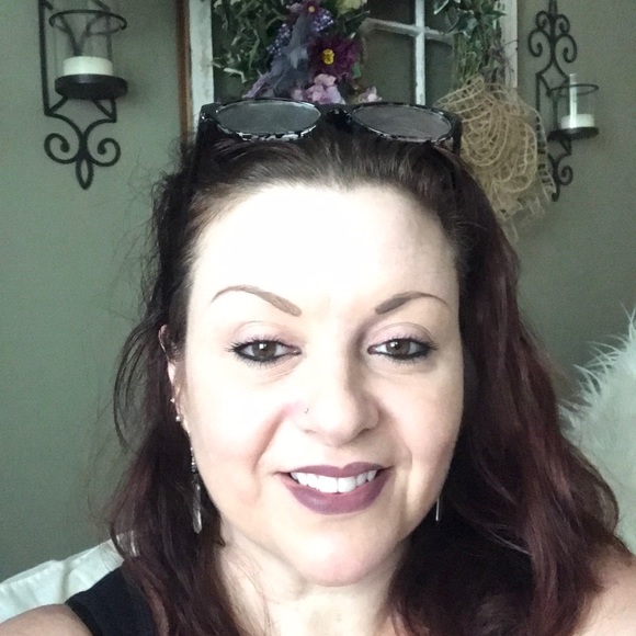 Meet your Posher, Jennifer - Picture 3 of 3